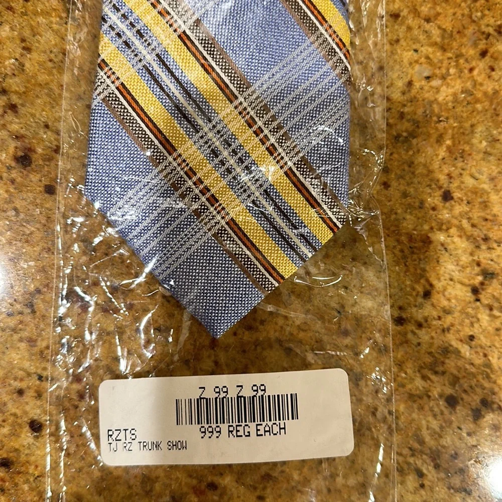 NWT👔TOM JAMES STRIPED BLUE, YELLOW, WHITE AND RED SILK NECKTIE - Picture 5 of 5